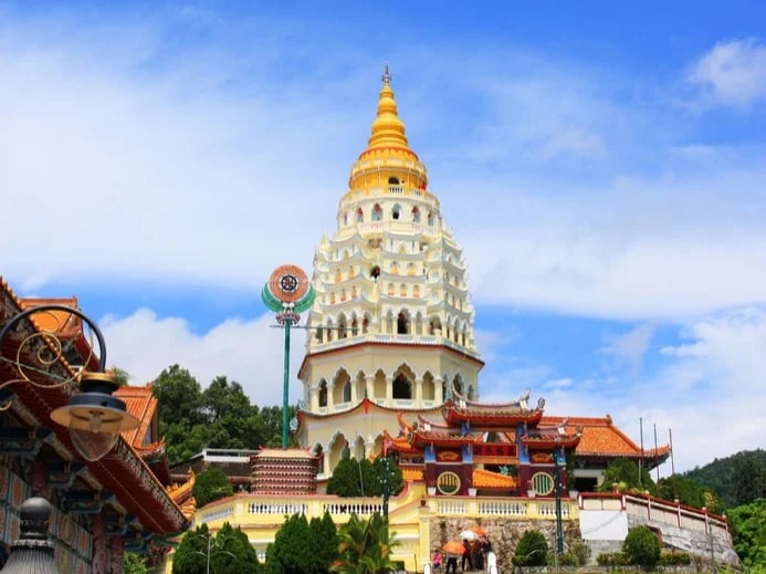 THE MAJESTIC PAGODA @ KEK LOK SI TEMPLE