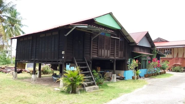 TRADITIONAL MALAY VILLAGE KAMPUNG HOUSE