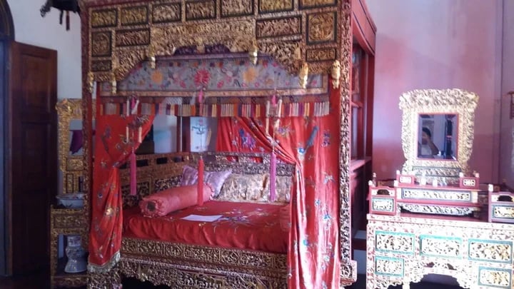 BABA NYONYA HONEYMOON BED