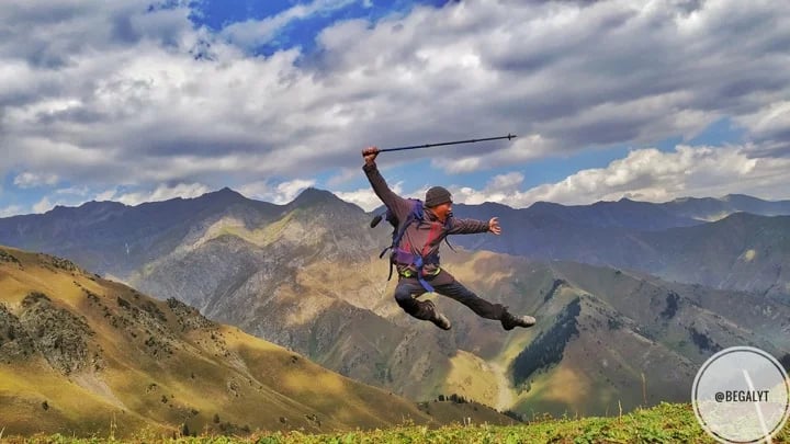 One of my lovely pose for pictures :), Otor Pass, Chatkal Ranges
