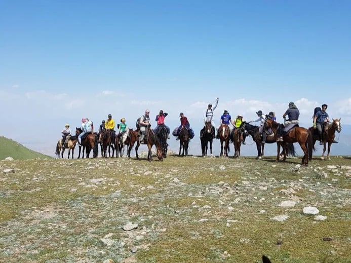 Horse riding, Tuz Ashuu pass at 3400m
