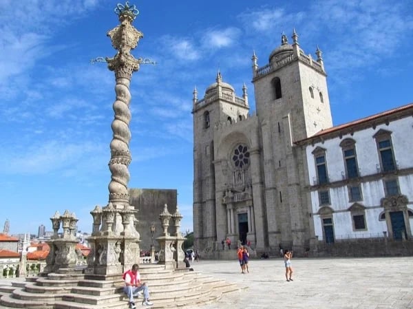 Discover Medieval Porto in a Half Day - private tour