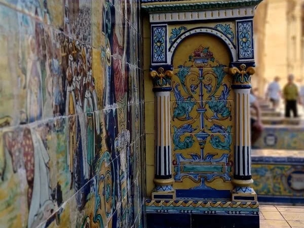 Discover Seville with me and walk along the main outside spots!
