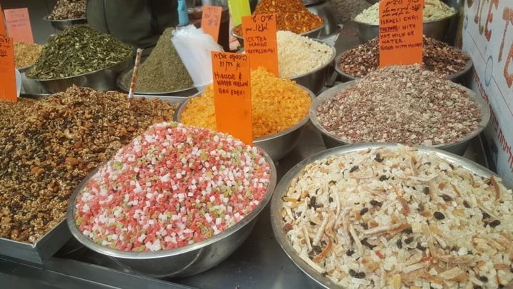 Senses in Jerusalem market