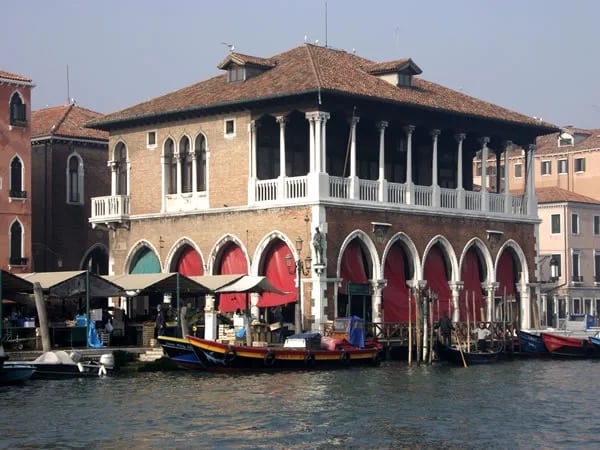 Venice - Rialto Market and Wine Tour: a place of business and worship...and tapas!