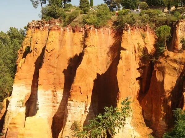 Luberon's perched Villages Tour from Marseille