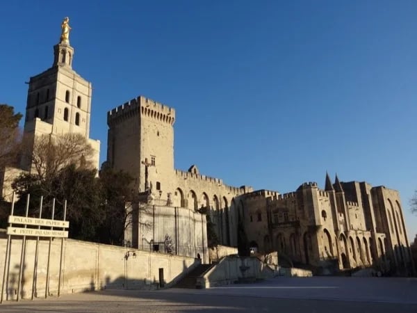 Avignon and Châteauneuf du Pape from Marseille
