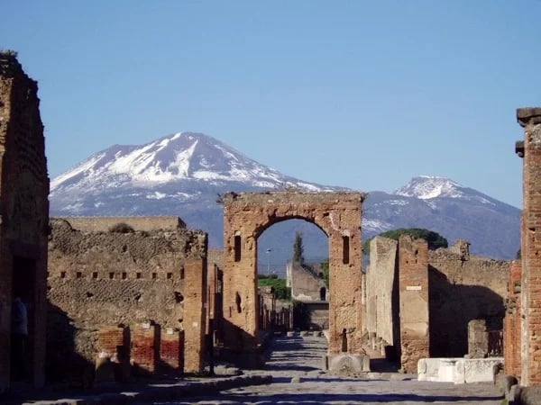 Discover Pompeii with Positano in ONE day trip