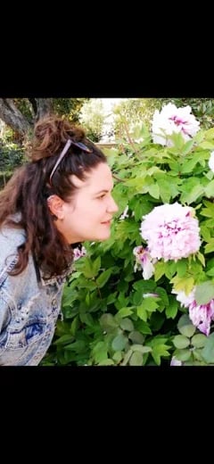 Spring time in Generalife Gardens...peonies!