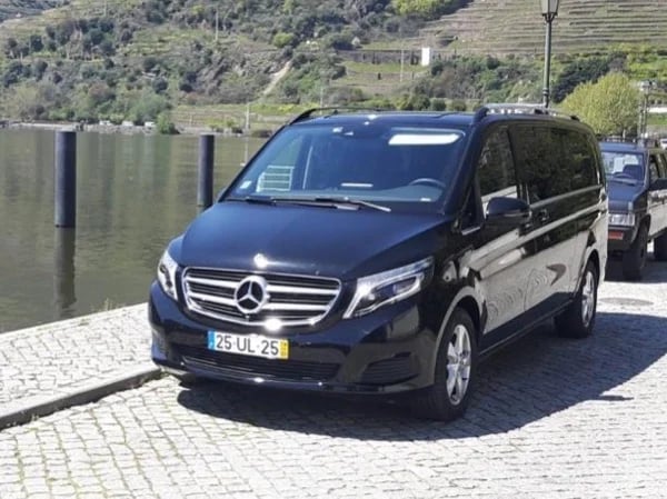 Driving Through Portugal from Porto to Lisbon Full Day Tour.