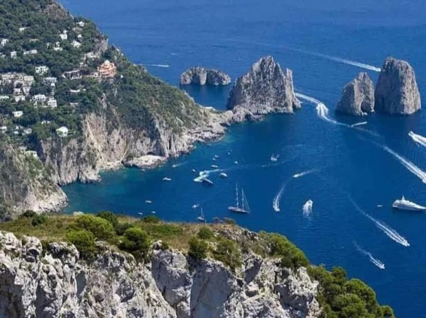 Amazing tour visiting Capri, Sorrento and Pompeii