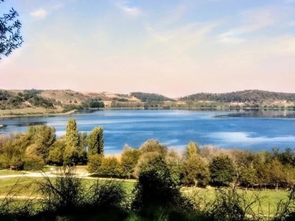Cycle between the lakes of Bracciano and Martignano