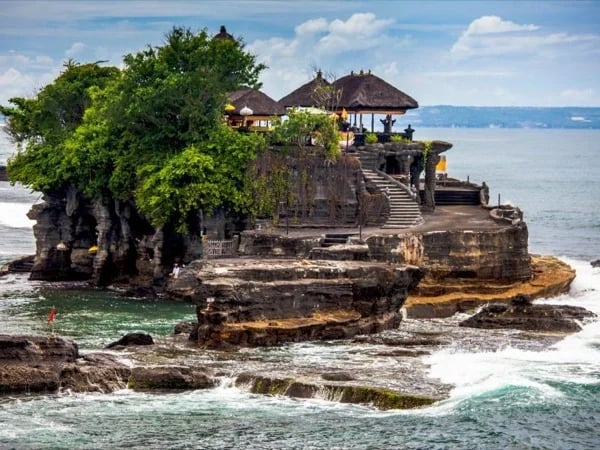 Explore the charm of west Bali with Iconic Tanah Lot Tours