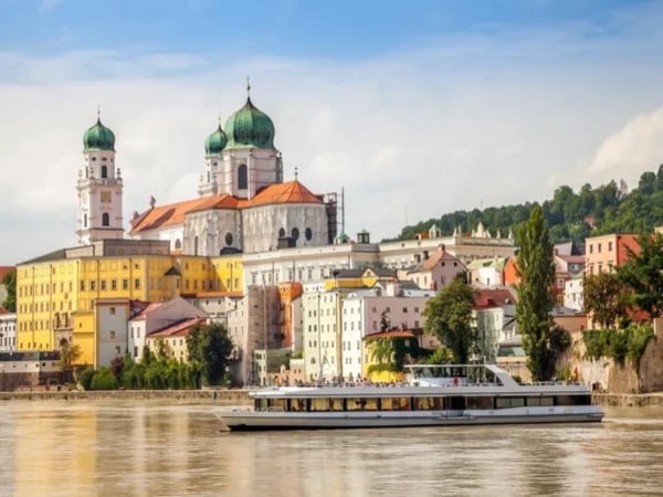 Private Customized Tour to Salzburg for Cruise Guests From Passau