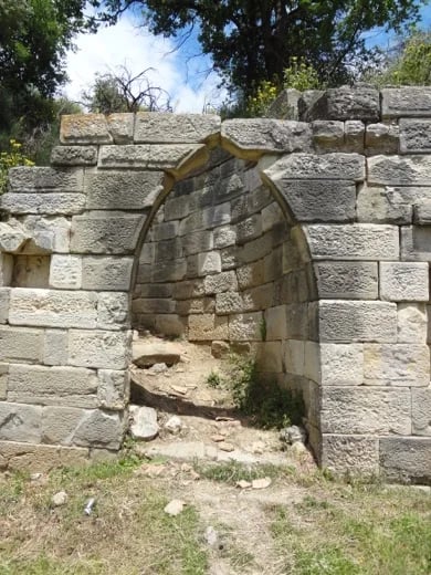 Temenos gate and wall, Apollonia