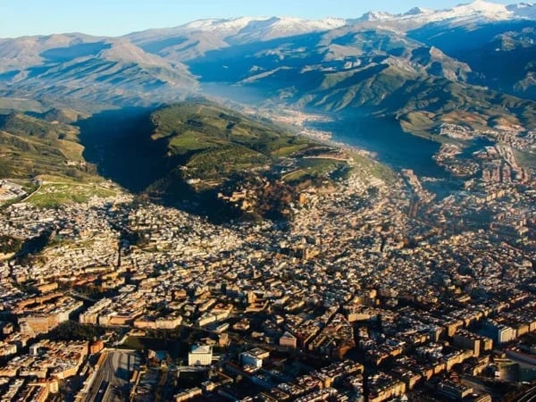 Architecture walking tour in the Albaicin and Sacromonte