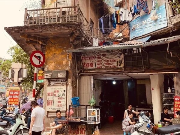 Hanoi city tour - street food tour & train street for one day