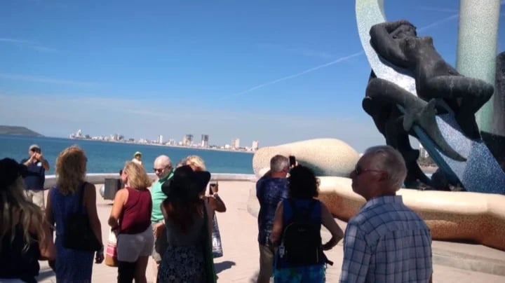 City Tour, the Fisherman mounument