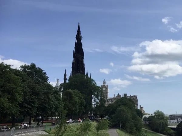 Edinburgh Half Day Literary Tour for Booklovers by a Booklover