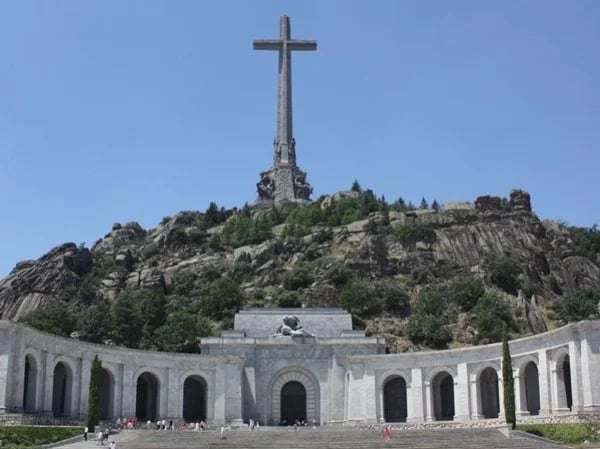 Madrid One Day Excursion: Segovia, El Escorial Monastery and The Valley of the fallen Private tour
