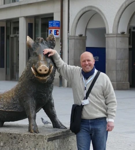 boar at entrance of Museum for Hunting and Fishing
