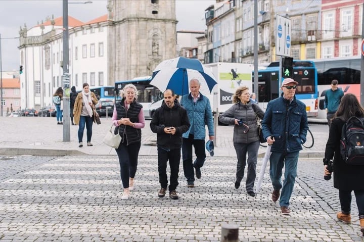 Me & a family from the UK - Porto walking tour + Port Wine tasting
