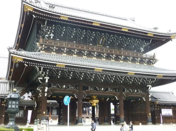 Living Buddhism Private Tour