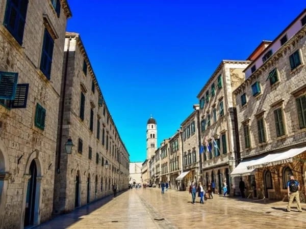 Highlights & Curiosities Private Old Town Tour