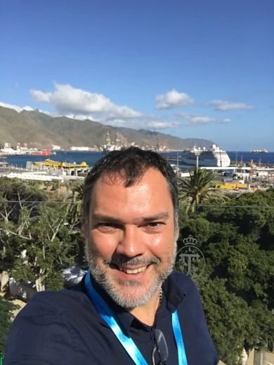 Blue landyard. Spanish Tourist Guides Association