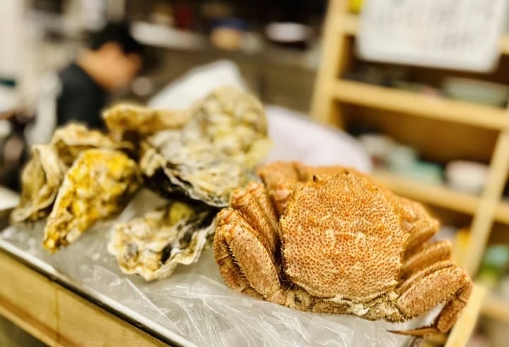 Fresh seasonal crab & oysters