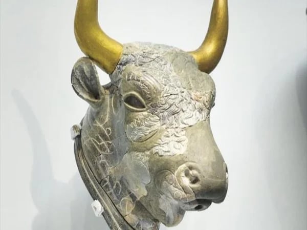 Knossos Palace & Authentic Crete with Local Experiences from Chania