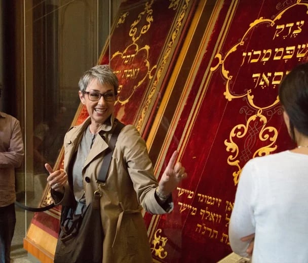 Guiding in the New Synagogue