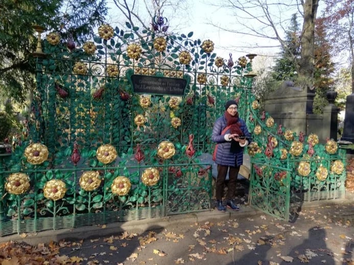 Guiding at the Jewish cemetry Weissensee