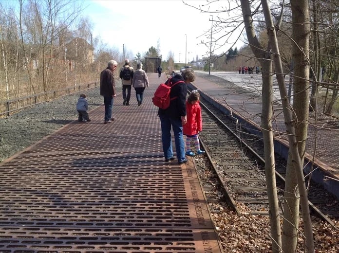 Guiding at the "Track 17" Monument in Grunewald