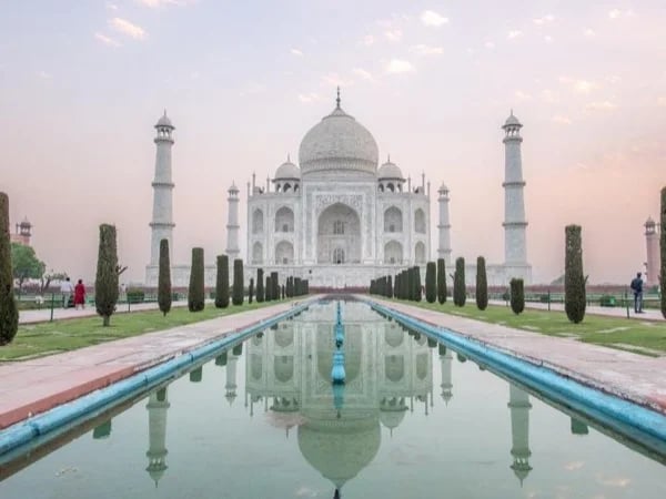 The beautiful Taj Mahal! - tour from Delhi