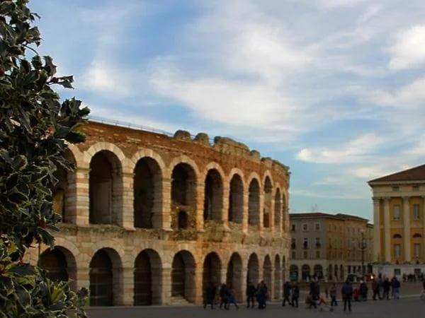 3 hrs Verona Walking Tour with Certified guide