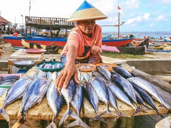 Enjoy the tastes of Balinese Traditional Seafood, Private Tour