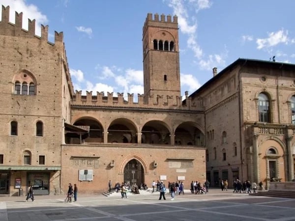 Discover and Taste Bologna Walking Tour