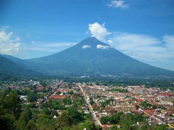 Antigua Guatemala Market + Highlights Walking Tour