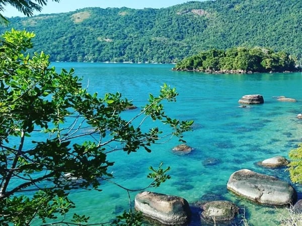 Vila do Abraao's Cove Highlights Tour with Private Boat Ride