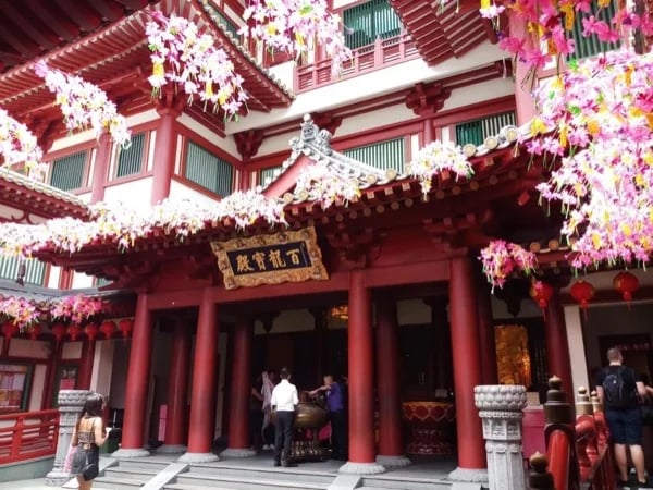 Surprising Chinatown in Singapore - A Chinese Heritage Private Tour