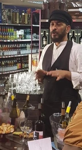 Free style Sommelier at work... Guided wine tasting!