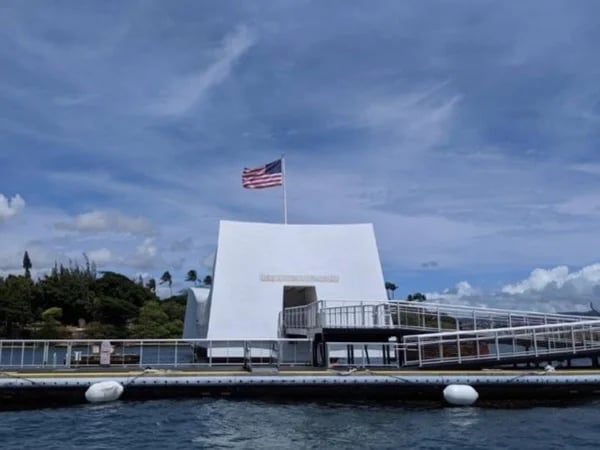 Basic Pearl Harbor + Time for Lunch + Botanical Garden + Scenic Drive