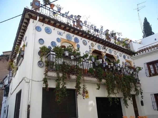Traditional Granada, Albaycín and Sacromonte.