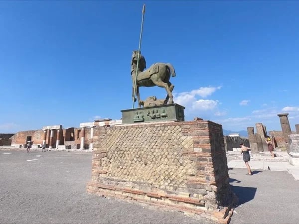 Discover Pompeii and the marvellous Amalfi Coast!