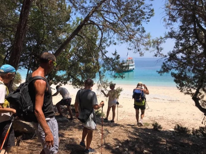 After an amazing hike the caribbean color beach Koutsoupia looks like paradise in the middle of nowhere. Clear fresh water refresh your body. The cruise boat wait to drive you back to Sami village.