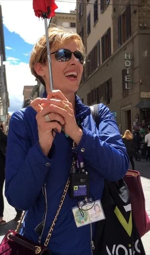 Do tour guides have umbrellas?