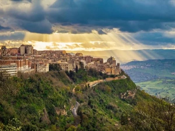 In the centre of Sicily: Enna, Rocky Village of Canalotto and the Lake of Pergusa