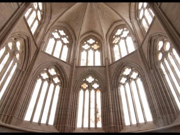 The monks and nuns of La Rioja monasteries erected churches of white light. Cistercian monastic order is an example of art style, that you can visit with me in a remote town in La Rioja.