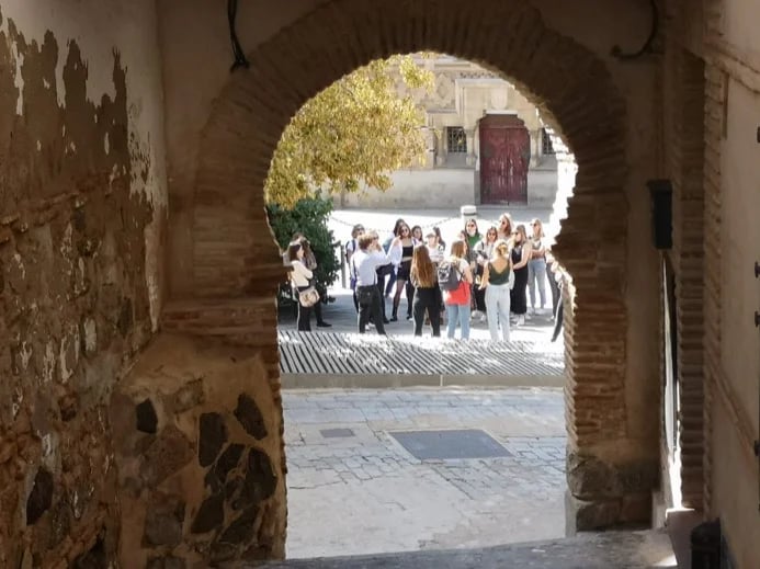 Guiding in the Jewish quarter